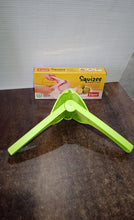 Liger Plastic Manual Handheld Lemon & Orange Squeezer Juice (1 Pc)
